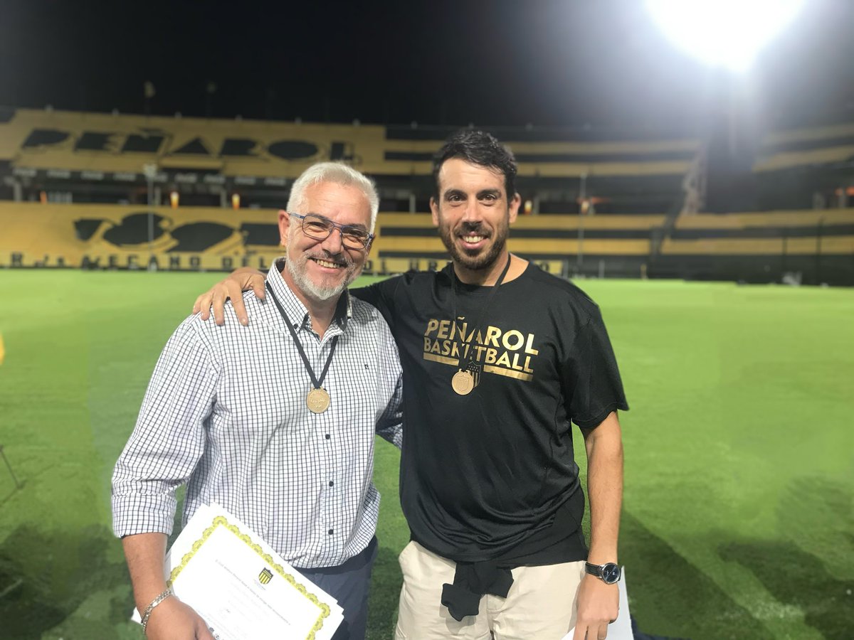 El gran DT!
Felicidades <a href="/drivas85/">Diego Rivas Brindisi</a> multicampeon!!!