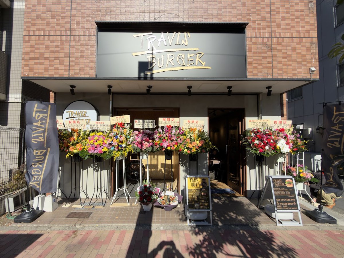 minamisuna1's tweet photo. 超有名老舗「BROZERS’」の店長を務めた方が、亀戸にハンバーガー店をオープンしたよ！🥳

なんと南砂の人気店ルイスハンバーガーの店主さんの後輩なんだって！🤗

めちゃウマハンバーガーが江東区に増えていくシアワセ🍔🥰

📍TRAVIS BURGER（東京都江東区亀戸3-45-14） https://t.co/az7DsE9Mbf