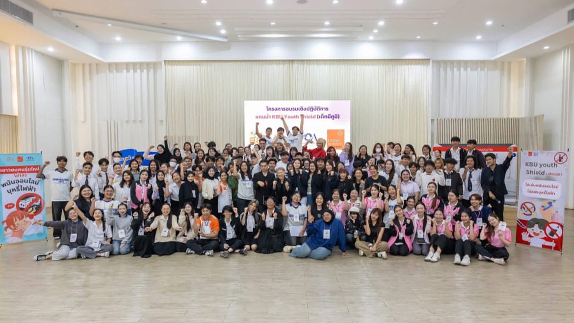 CommartsK's tweet photo. คณะนิเทศศาสตร์ ม.เกษมบัณฑิต ร่วมกับ สสส. จัดอบรมเชิงปฏิบัติการ “แกนนำ KBU Youth Shield (เด็กมีภูมิ)” เมื่อวันที่ 13 ธันวาคม 2568 เพื่อเสริมความรู้เท่าทันพนันออนไลน์และบุหรี่ไฟฟ้า พร้อมพัฒนาแกนนำนักศึกษาให้ขับเคลื่อนการรณรงค์สุขภาวะอย่างยั่งยืน 🌱

#commartskbu #สสส #เด็กมีภูมิ https://t.co/BZUdg4DEsW