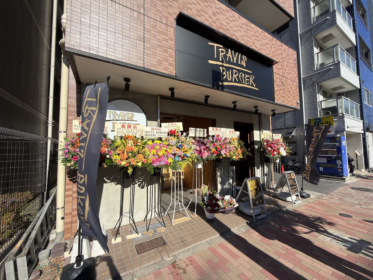 minamisuna1's tweet photo. 超有名老舗「BROZERS’」の店長を務めた方が、亀戸にハンバーガー店をオープンしたよ！🥳

なんと南砂の人気店ルイスハンバーガーの店主さんの後輩なんだって！🤗

めちゃウマハンバーガーが江東区に増えていくシアワセ🍔🥰

📍TRAVIS BURGER（東京都江東区亀戸3-45-14） https://t.co/az7DsE9Mbf