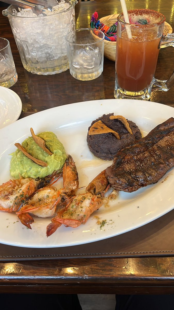 SLTock7's tweet image. Ustedes pagarían Q250 por este “Mar y Tierra”?