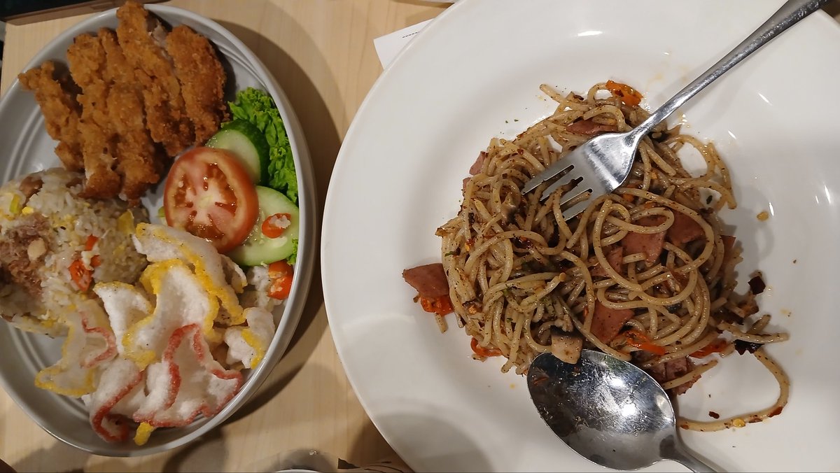 uss0800000's tweet photo. ini gua yg nora atau emg aglio olio itu pedes https://t.co/Wz5V2tkpGZ