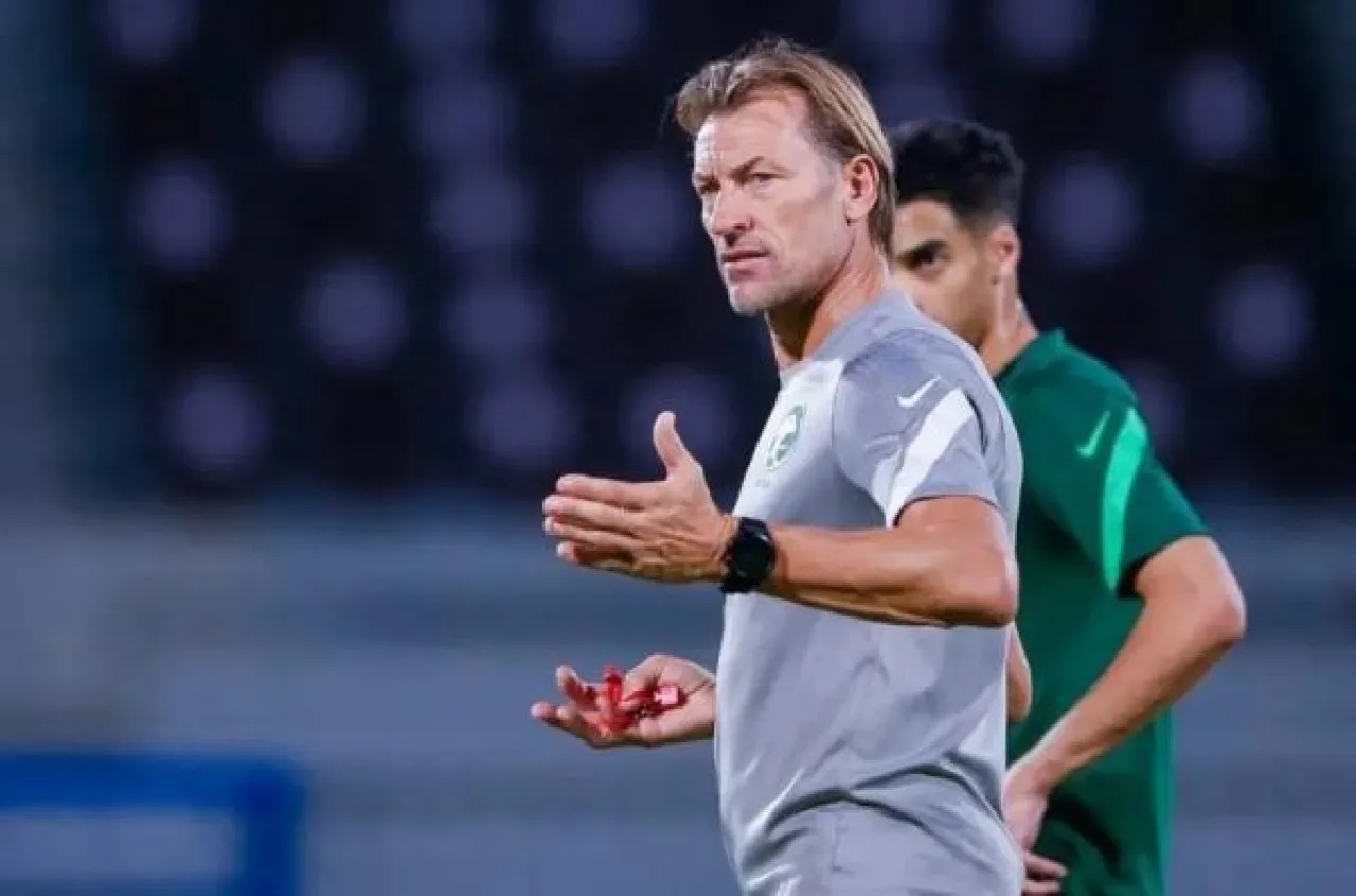 أنباء عن توجه لإقالة رينارد من تدريب المنتخب السعودي 