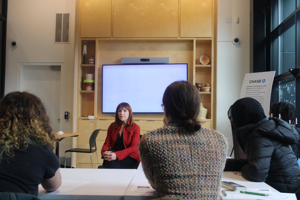 sei_stem's tweet photo. SEI scholars recently had the opportunity to hear from Lauren C. Anderson, a global security expert and former senior FBI executive, during one of our Saturday Sessions 🙌

Connecting scholars with leaders like Lauren helps broaden their understanding of what’s possible. https://t.co/EGe8NAUf5o