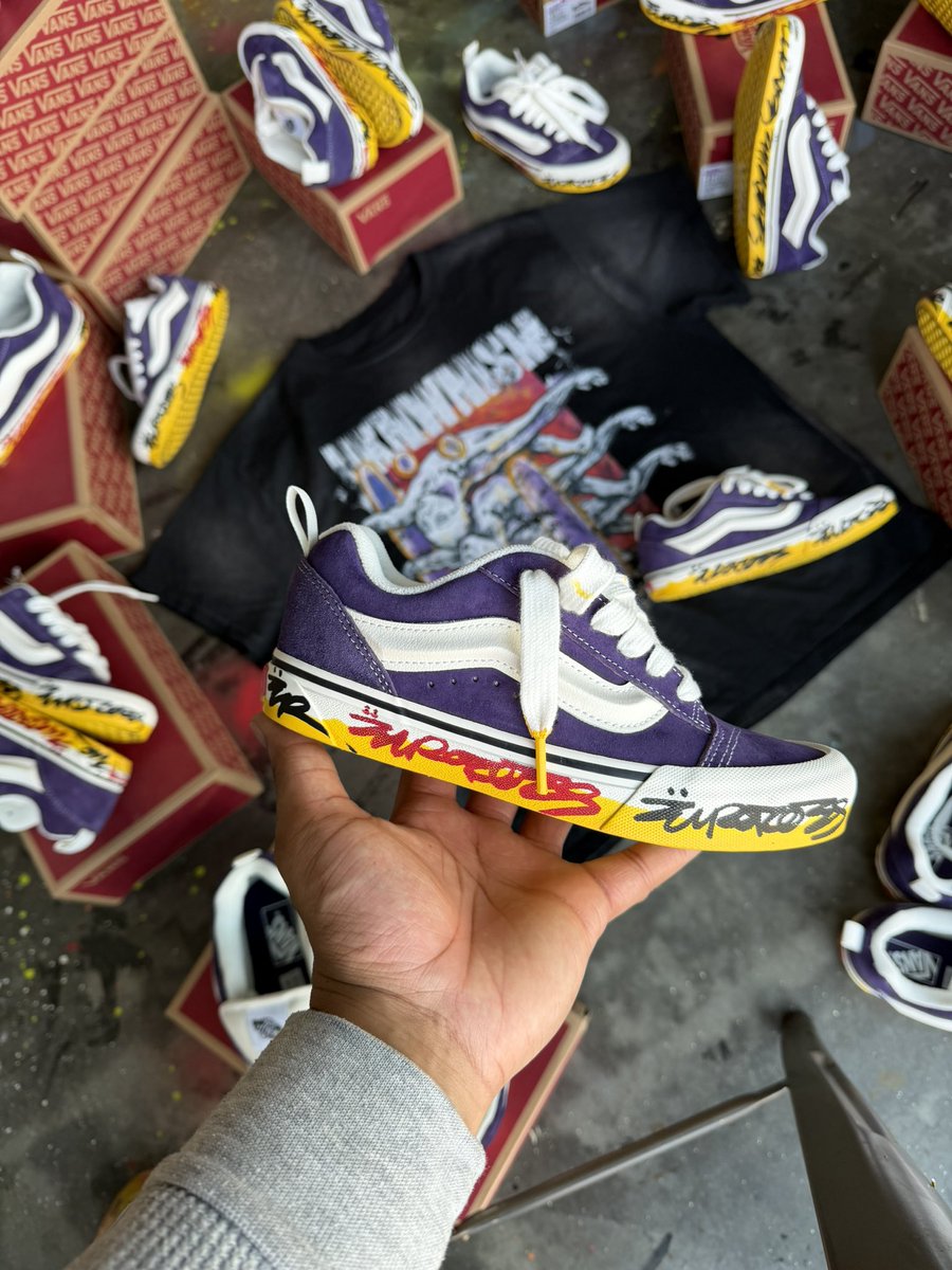 EURODOES's tweet photo. “BRUISED ROYALTY” EUR @VANS 
w/ UKNWISIM SET UP https://t.co/AsgBF5REFI
