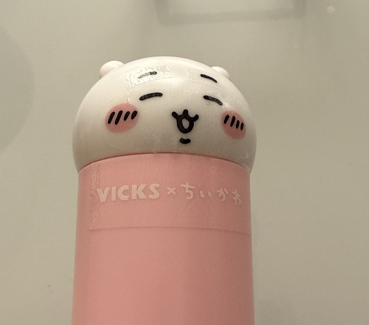 BCChaann25's tweet photo. @UKIUKI_step 見にくいですが、ピッチンという保護シート貼りました
不器用で貼り直す為に剥がしたのですが、プリントが剥がれたりはしなかったです！
ただどうしても凸凹表面になります....
それでも良ければ、おすすめです！
外から失礼致しました。 https://t.co/hANqDnE4uv