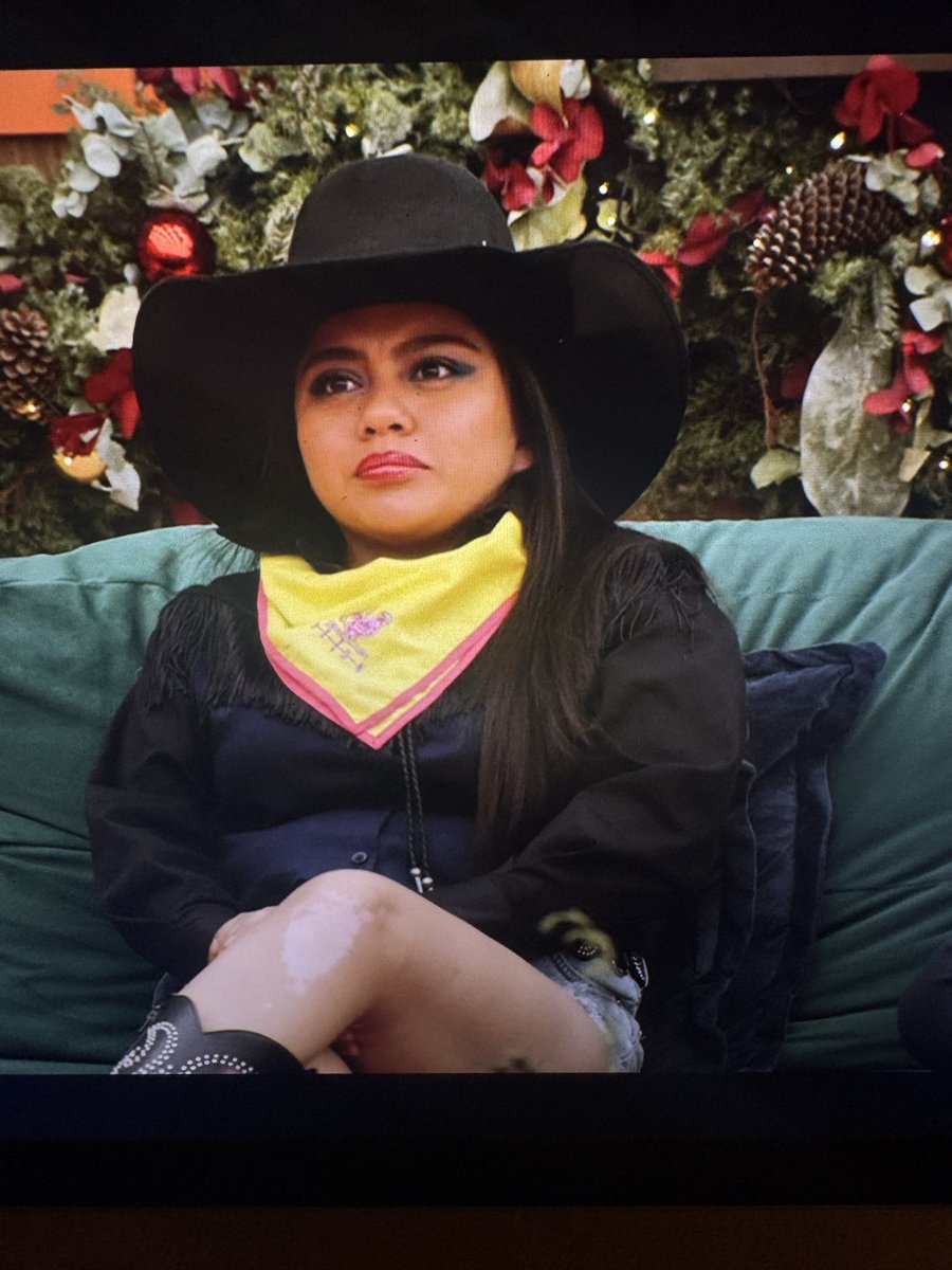 Me queda claro que le quedó el saco… 

👊🏻 🐖 

 #LaGranjaVip