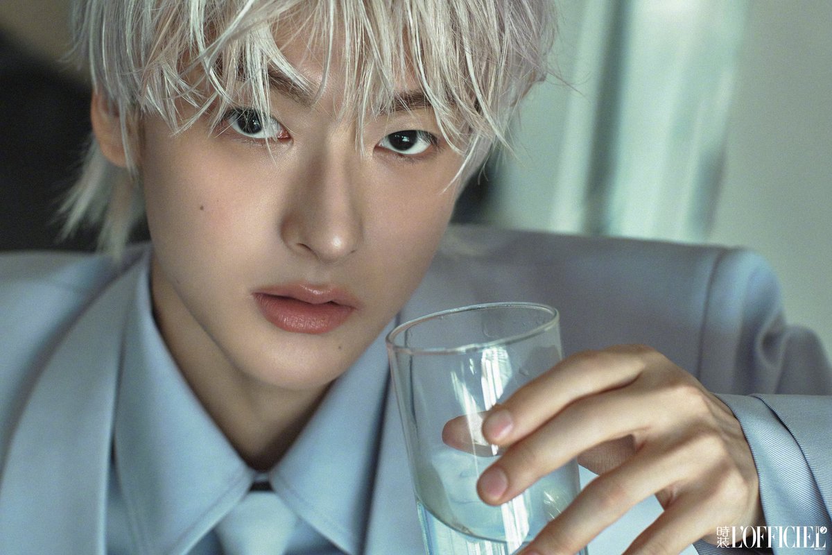 5hyunjuns's tweet photo. 251218 로피시엘 L'OFFICIEL CHINA

#현준 #HYUNJUN #SMTR25 https://t.co/yD0L0Ycew2