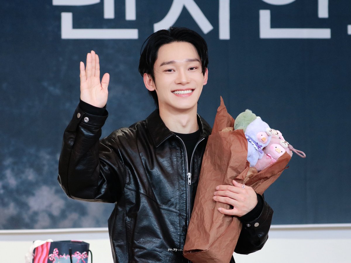 yaghui0408's tweet photo. 20251128 💛 @CHEN_INB100 

#첸 #CHEN #Arcadia #종대 #김종대 #Jongdae #KIMJONGDAE https://t.co/PJNMvLVISv