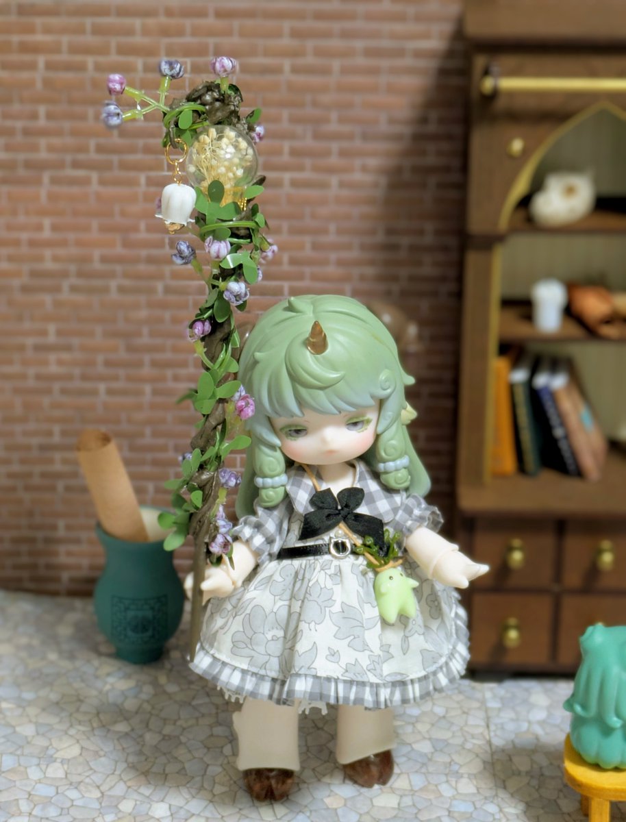 tasokare666's tweet photo. Flower Bさん(@flowerb_doll )の杖を購入しました。
花が咲いて自然の力に溢れてる杖で癒しの魔力が込められてそう。
なので大地系の魔術が得意なムーさんが扱うのがぴったりかな🌳 https://t.co/pHi821A7Pd