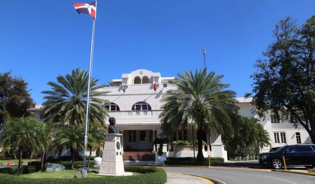 nuriapiera's tweet photo. RD es electo para presidir Grupo de Expertos sobre Narcotráfico Marítimo de la CICAD-OEA https://t.co/HmXutvIMRJ #NDigital https://t.co/No8GCbWliu