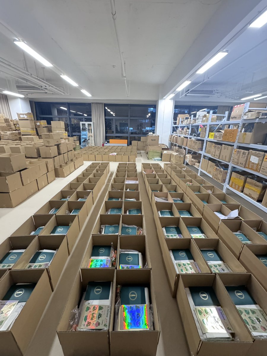 SGirl0311's tweet image. Continuing @PCBWayOfficial ’s long-standing tradition, this Christmas our *2025 XMAS Swag Bag🎄x🎁 *is once again on its way to you—our valued overseas partners❤️‼️

From product selection and design, to vendor coordination, and finally packing and shipping, every detail of this…