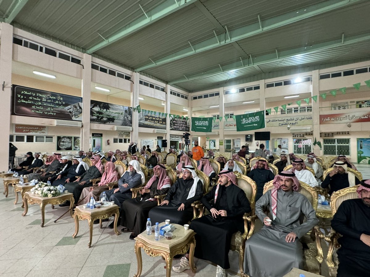 alialattass's tweet photo. أقامت مدرسة أبي بكر الصديق الابتدائية في محافظة شقراء حفل تكريم للأستاذ أحمد بن عبدالرحمن الجماز بمناسبة تقاعده وذلك مساء  اليوم الأربعاء 26 /6/ 1447هـ
 الموافق 17 / 12/  2025 م
بحضور والده المربي الفاضل الأستاذ عبدالرحمن بن عبدالله الجماز
وبحضور الدكتور عادل بن منير الزايدي
وعدد من المسؤولين والتربويين .
هذا وقد تخلل الحفل عدد من الكلمات وسيرة ذاتية للمحتفى به، وكلمة لمنسوبي المدرسة ألقاها الأستاذ: يوسف بن محمد الشايع ثم نشيد بعنوان: أحمد الجمّاز في ختام مسيرة تعليمية مميزة، ثم تم تقديم عدد من الدروع والهدايا للمحتفى به.
كما تناول الجميع طعام العشاء المعد بهذه المناسبة.