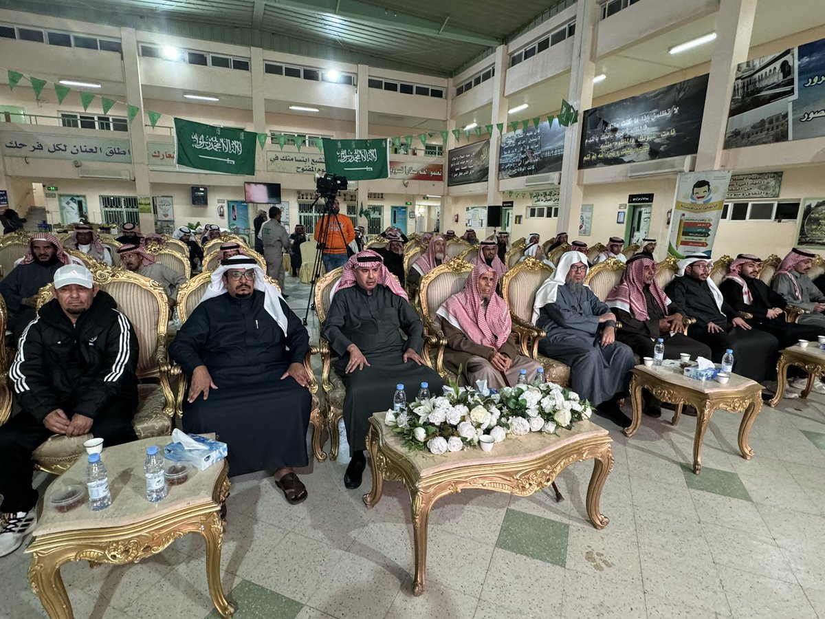 alialattass's tweet photo. أقامت مدرسة أبي بكر الصديق الابتدائية في محافظة شقراء حفل تكريم للأستاذ أحمد بن عبدالرحمن الجماز بمناسبة تقاعده وذلك مساء  اليوم الأربعاء 26 /6/ 1447هـ
 الموافق 17 / 12/  2025 م
بحضور والده المربي الفاضل الأستاذ عبدالرحمن بن عبدالله الجماز
وبحضور الدكتور عادل بن منير الزايدي
وعدد من المسؤولين والتربويين .
هذا وقد تخلل الحفل عدد من الكلمات وسيرة ذاتية للمحتفى به، وكلمة لمنسوبي المدرسة ألقاها الأستاذ: يوسف بن محمد الشايع ثم نشيد بعنوان: أحمد الجمّاز في ختام مسيرة تعليمية مميزة، ثم تم تقديم عدد من الدروع والهدايا للمحتفى به.
كما تناول الجميع طعام العشاء المعد بهذه المناسبة.