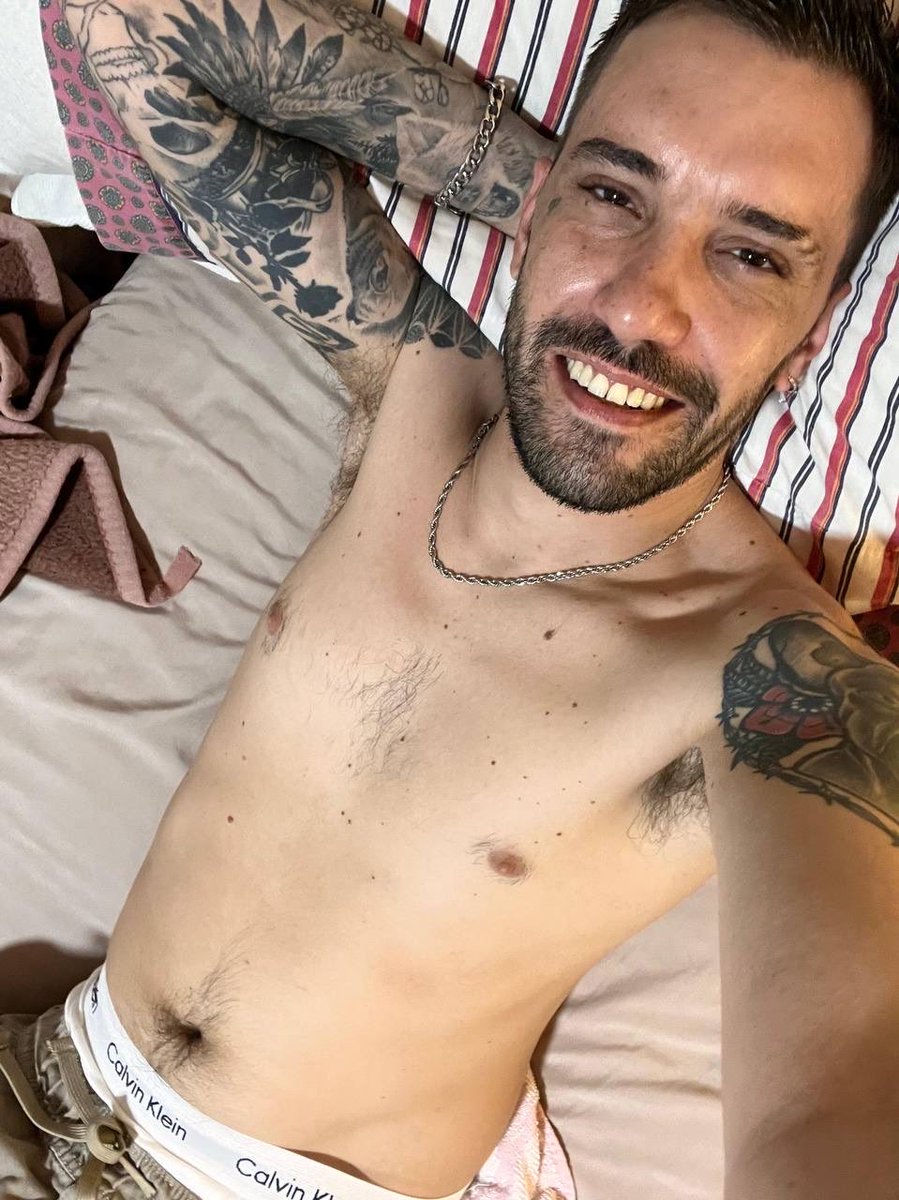 soyacostajose's tweet photo. Que pasa si un famoso bisexual se hace Twitter?
RT + ❤️ y te enseño por privado lo que puedo llegar a hacer 😈 https://t.co/nBEFhstFTH