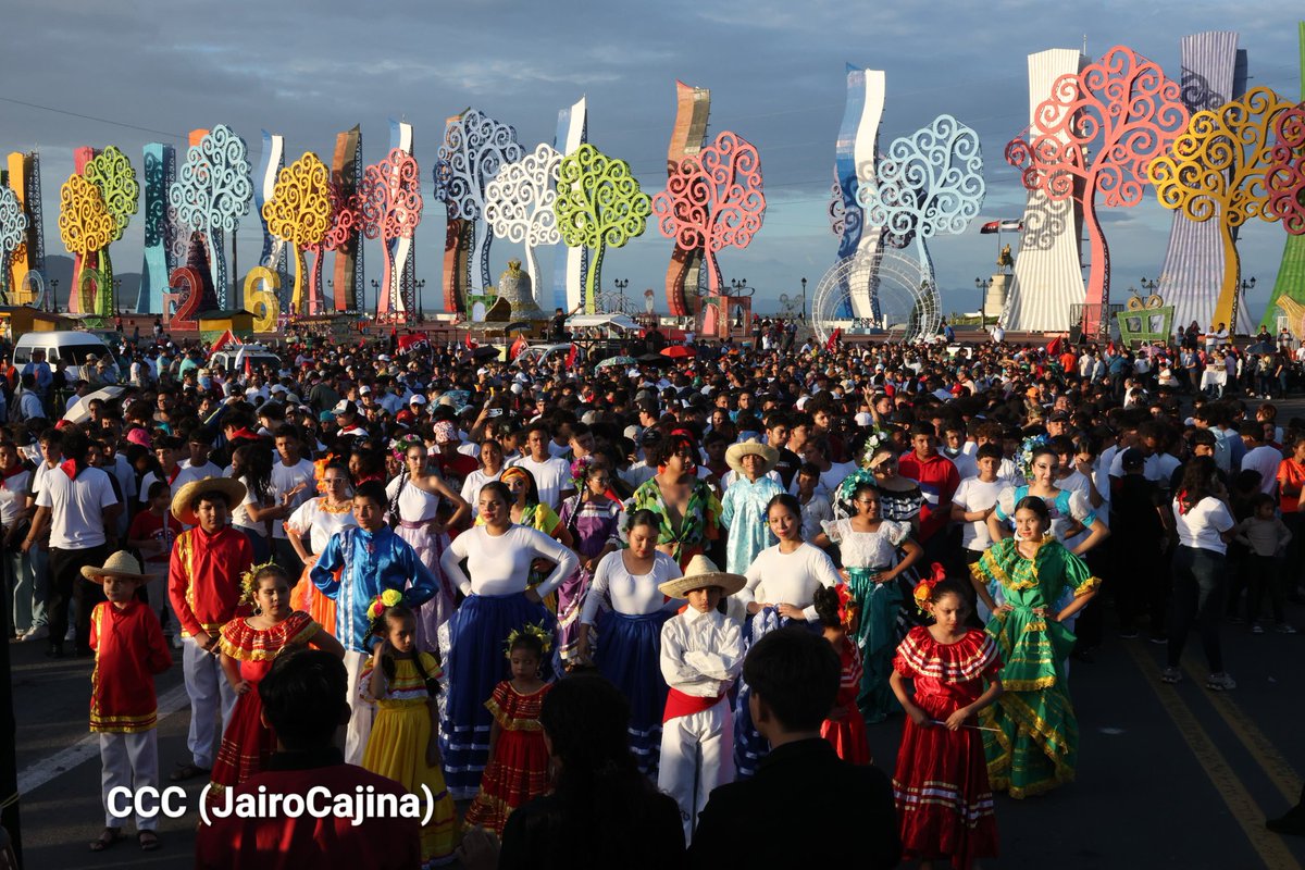 KeniateleSur's tweet photo. #Nicaragua
Expresiones culturales,  juventud, decenas de ciudadanos en #managua participan en #caminata en homenaje al Libertador Simón Bolívar en el 195 aniversario de su tránsito a la inmortalidad. 
@teleSURtv https://t.co/Q1Dfqbfd1P