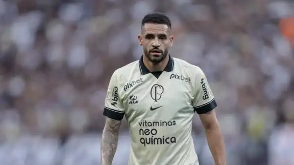 Renato Augusto Troca as Chuteiras pela Bancada da Globo