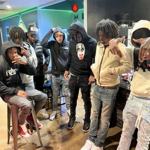 dudefaill's tweet image. What UG Collective is the Best?

• Slime Krew
• Slayworld
• 1c34
• DFG