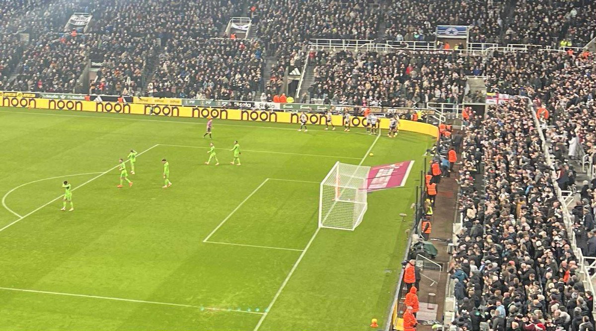 NUFCBlogcouk's tweet photo. 🏆 Miley gives Mags a semi! - Newcastle 2-1 Fulham ⚫️⚪️
Match report from SJP! ⬇️
https://t.co/uFzE8Bxs1M
#NUFC | #NEWFUL | #CarabaoCup https://t.co/RxIYANMdQL