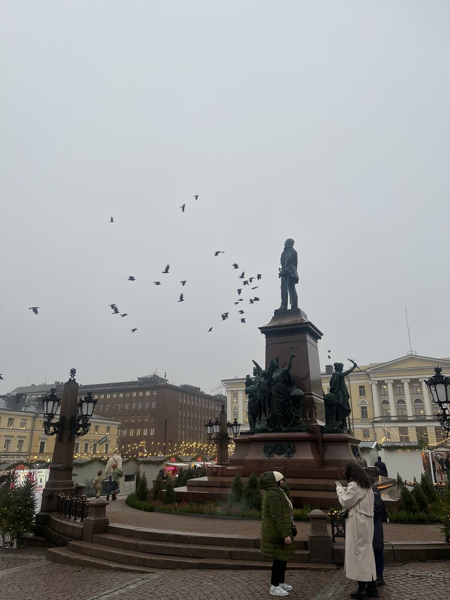 話題のフィンランドに来たけど、人当たりはすごく良い国な感想。4回くらい来て嫌な目にあったことはなくて、むしろ親切多。個人的には、漢字一文字系欧米の国の方が暴言、行きずり威嚇、ガラガラのレストランで厨房前の隅っこ、レジで無視、持ち物奪って投げ捨てられたり、、、うわっ、結構あるな。