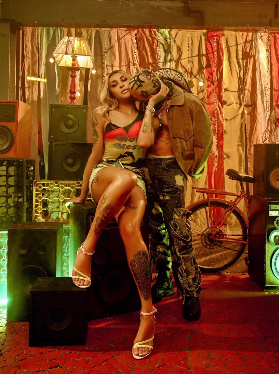 jefflibluc's tweet photo. Mais um trabalho lindo. Parabéns aos envolvides.
A CEIA - Pabllo Vittar, Dupê
#aceia #pabllovittar #dupe
ASSISTAM NO YOUTUBE https://t.co/z8clsuB7mB