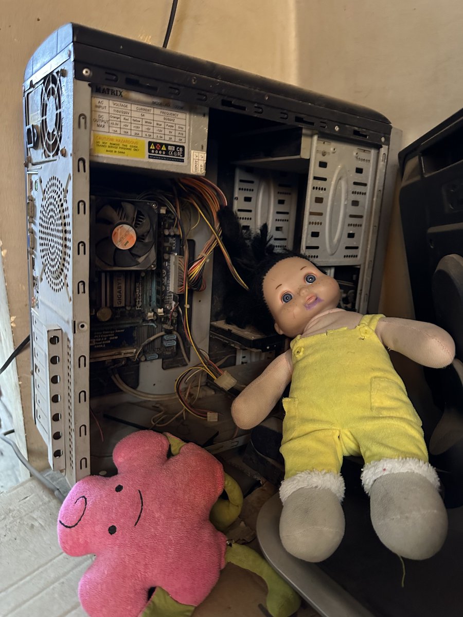 صورة تعبر عن تأثير التكنولوچيا على الإنسان