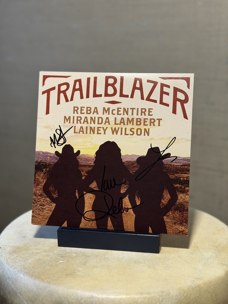 reba's tweet image. Got my girls together and we signed a bunch of these 7” #Trailblazer vinyls for YOU! Enter to win one autographed by @mirandalambert, @laineywilson, and yours truly: bit.ly/TVinylGiveaway ✍️