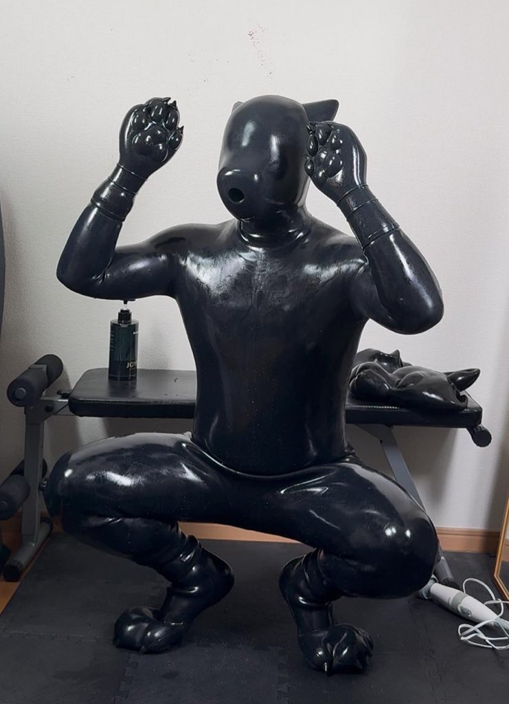 本日、18日、GATTに体験入店します！

牛のドローンマスク<a href="/SmitizenJP_2025/">SMITIZEN ジャパン公式アカウント</a> を持っていくので、もし試したい方いたら試してみてください！沼るよ

ゼンタイ、ラバー、シリコンについて聞きたい人も良かったら来てください🖤