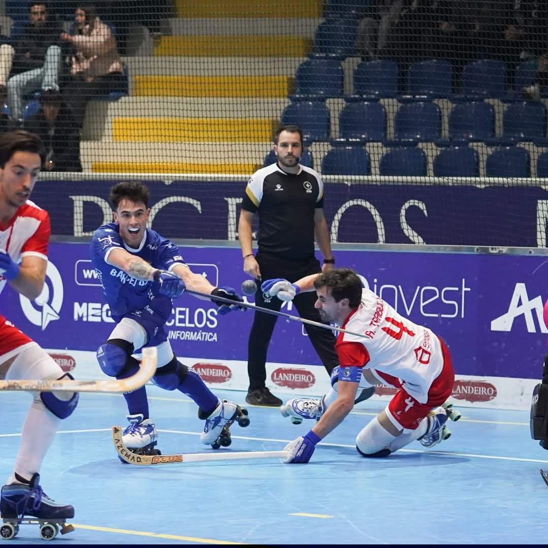 OCBarcelosinfo's tweet photo. Nó desatado com entrada fortíssima na segunda parte! O 𝗢𝗖 𝗕𝗮𝗿𝗰𝗲𝗹𝗼𝘀 vence o HC Braga por 7-3!

O 𝗢𝗖𝗕 foi a perder para o intervalo, mas marcou 4 golos em 10 minutos no reatar e vence confortavelmente. 

Poker de Tato, bis de Miguel Rocha, Morales fechou a contagem. https://t.co/1jt4nSpv2b