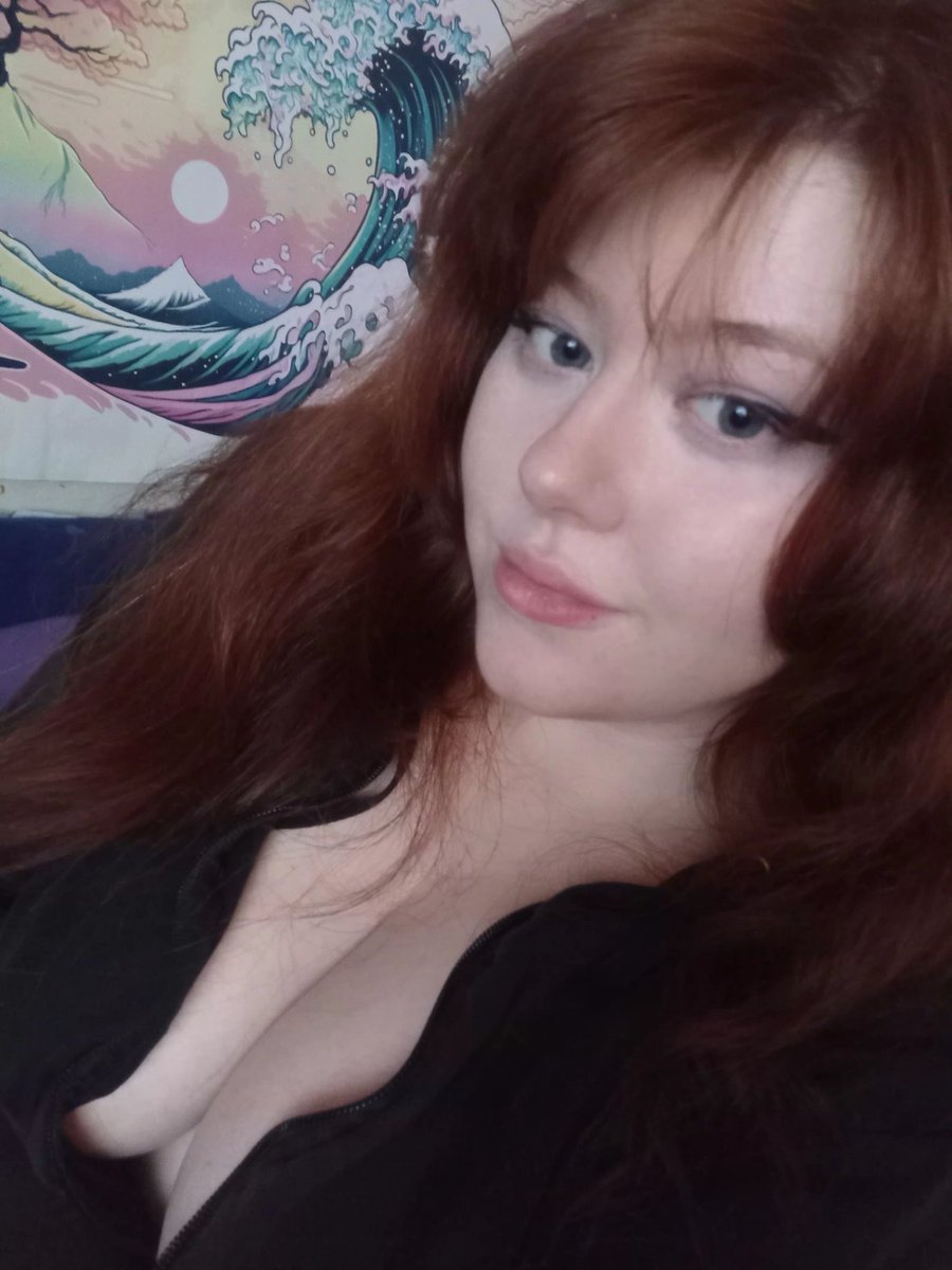 Trash_p4ndaaa's tweet photo. I kinda wanna get contacts but they scare me T^T #selfie #smallstreamer #trash_p4ndaaa #redhead https://t.co/X7iarNo8y7