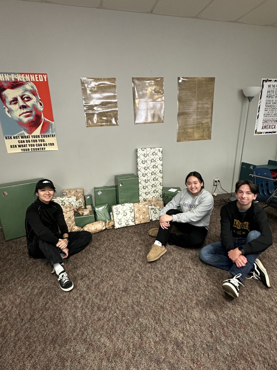 DerbySchoolsKS's tweet photo. With help from Derby High School (DHS) Pr1meTime classes, National Honor Society (NHS) students raised about $800 for their adopted family through Derby Operation Holiday. NHS leaders shopped, wrapped gifts at DHS and delivered items to the family. We are #DerbyProud! https://t.co/MKjuhk56pc