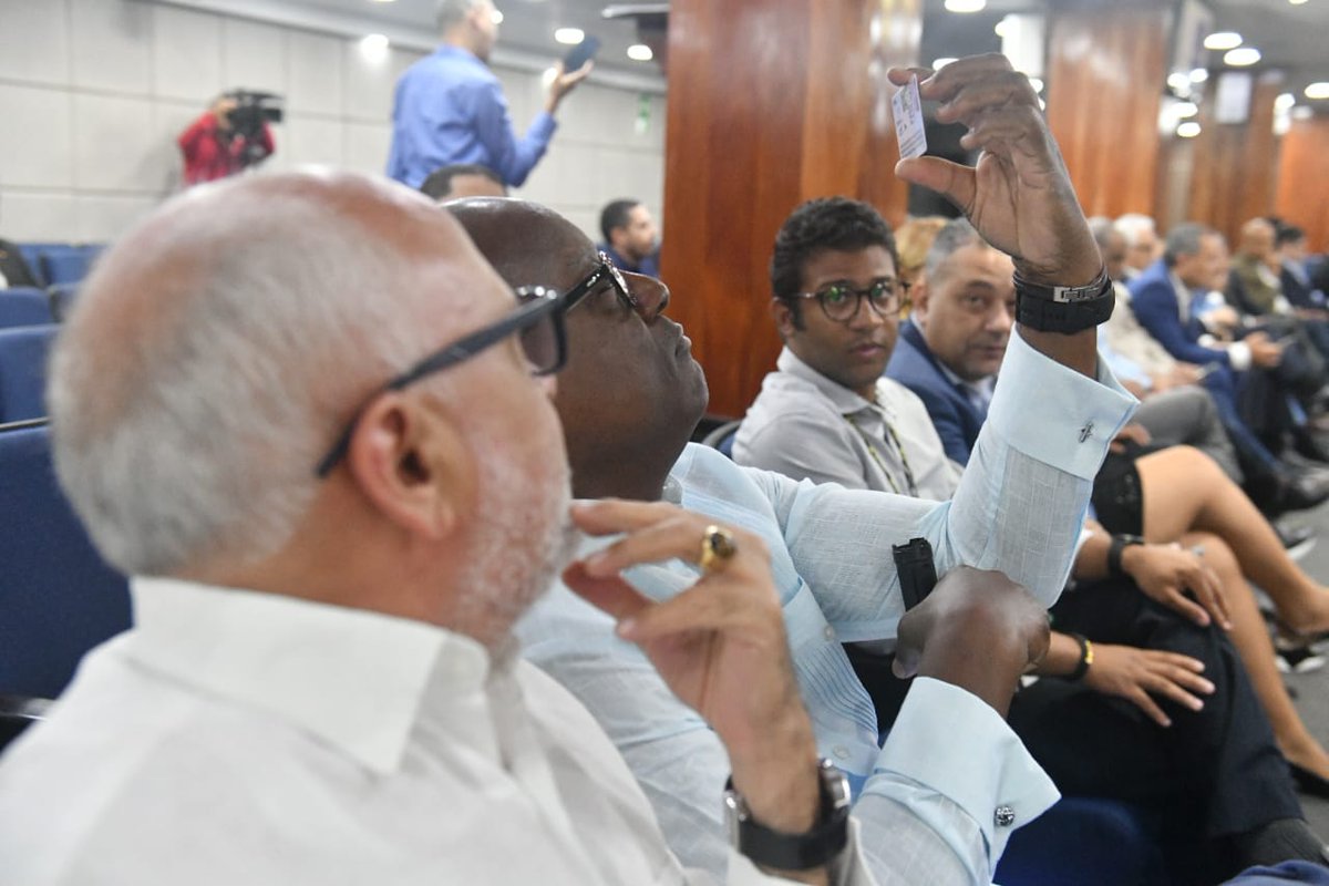 Entre los temas tratados se encuentra la explicación de las características del equipo de grabado láser que se usará; el cronograma de trabajo propuesto y fechas claves, así como el diseño que tendrá la #NuevaCédulaRD.