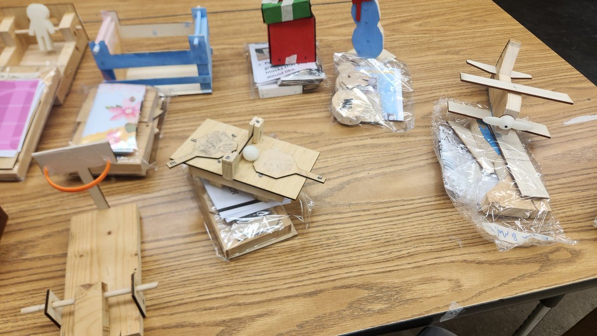 NiedermeyerSTEM's tweet photo. Pull toys, planes, fish tanks, and more! Inspired by @HomeDepot Kid Workshops, Hastings 7th graders wrapped up their Built-it Bag projects. These kits will soon be heading to one of our elementary schools! @UA_Schools https://t.co/Qr5RnjbOx6