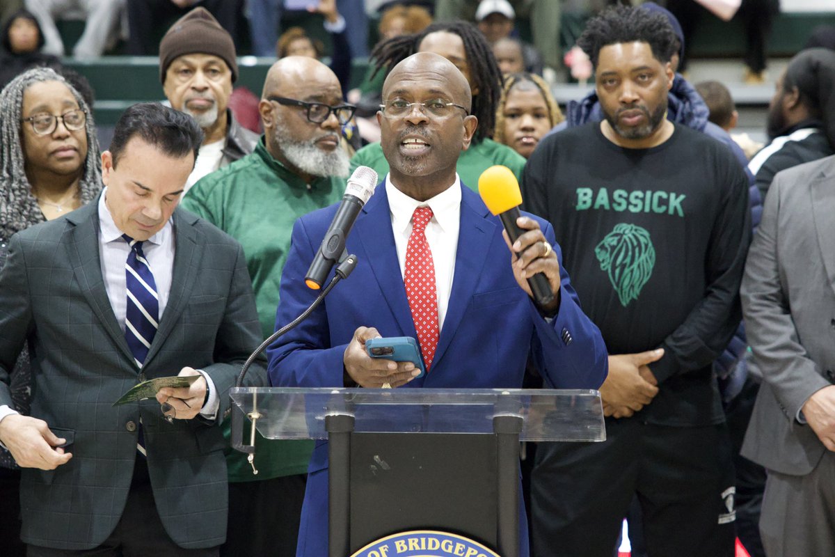 Bridgeportps's tweet photo. Home of the Lions 🦁💚

Bassick High School honored the legacy of Bernard “Bernie” Lofton with the dedication of Bernie Lofton Court. A lasting reminder of mentorship, leadership, and Bassick pride as we move Bridgeport forward. https://t.co/ZsUvyVrgDL