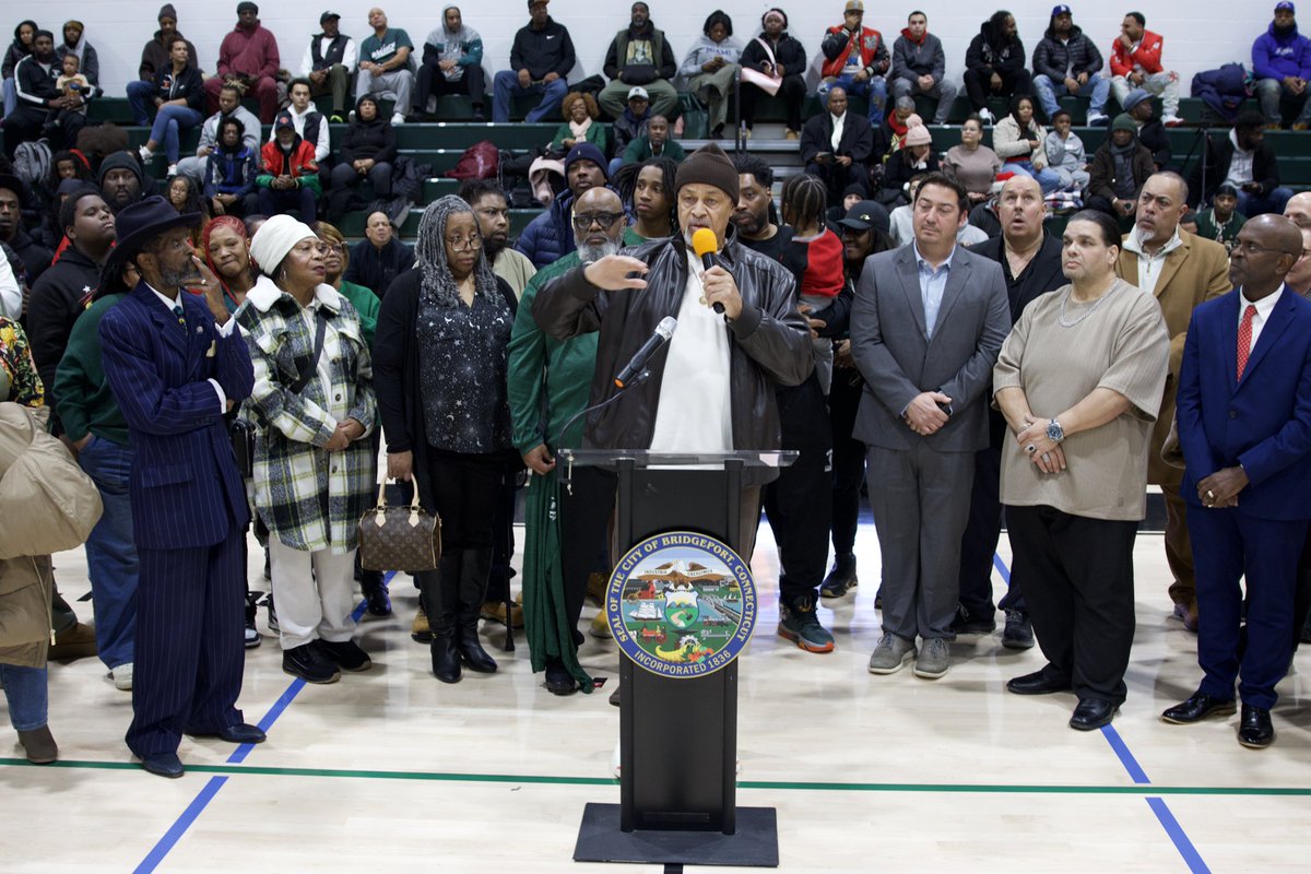 Bridgeportps's tweet photo. Home of the Lions 🦁💚

Bassick High School honored the legacy of Bernard “Bernie” Lofton with the dedication of Bernie Lofton Court. A lasting reminder of mentorship, leadership, and Bassick pride as we move Bridgeport forward. https://t.co/ZsUvyVrgDL