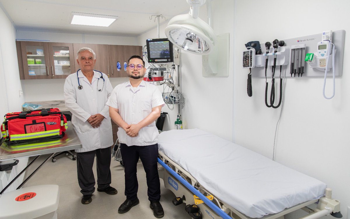 NoticieroSLV's tweet photo. Como parte del #PlanFinDeAño, el Sistema Nacional Integrado de Salud ofrece servicios médicos en cabinas instaladas en centros turísticos, como el Parque Natural del Cerro Verde, para turistas nacionales y extranjeros. https://t.co/b9ai58VPz9