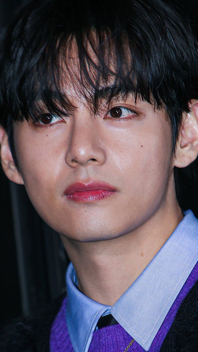 poetejk's tweet photo. precisamos falar mais sobre como o taehyung é impecavelmente perfeito até nessas fotos que mostram até os poros da pessoa https://t.co/8fhx7fRHB7