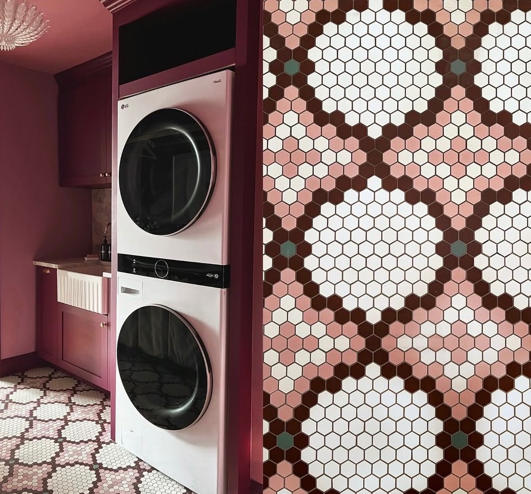 JohnMcDonaldSB's tweet photo. Some laundry rooms are more fun than others

@semihandmade paint-them-yourself Shaker doors on IKEA cabinets 

Design/photos: Basic Blue House https://t.co/jWSp56eFKG