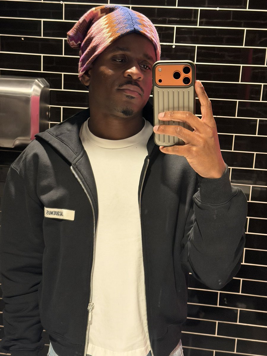 SupremeNick's tweet photo. ✌🏾👋🏾 https://t.co/GS9zRdoD3J