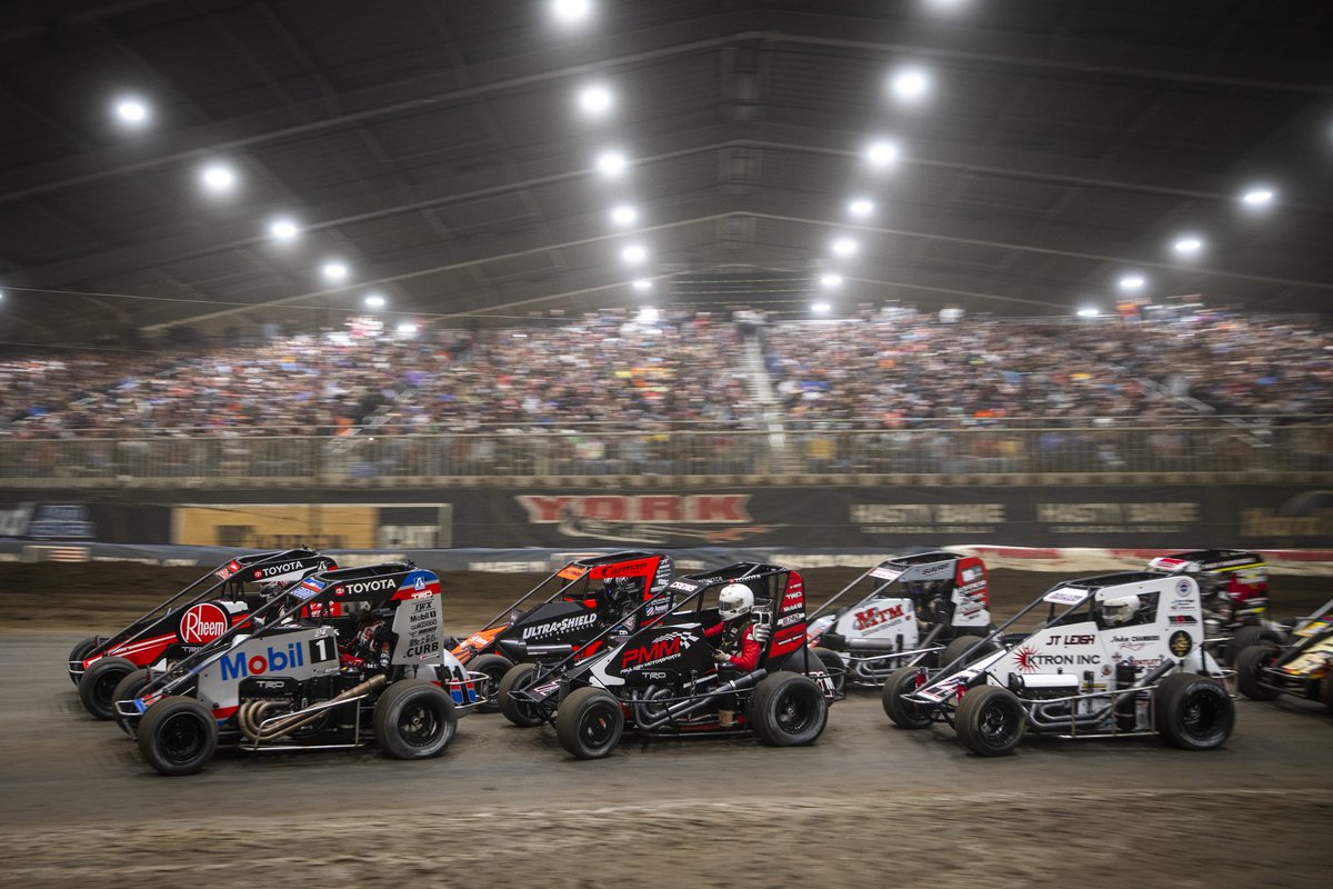 cbnationals's tweet photo. You Can Drive 55: Chili Bowl Championship A-Feature Going Back To 55 Laps.

➡️ https://t.co/linU0roIkV https://t.co/lQn6KpxA8I