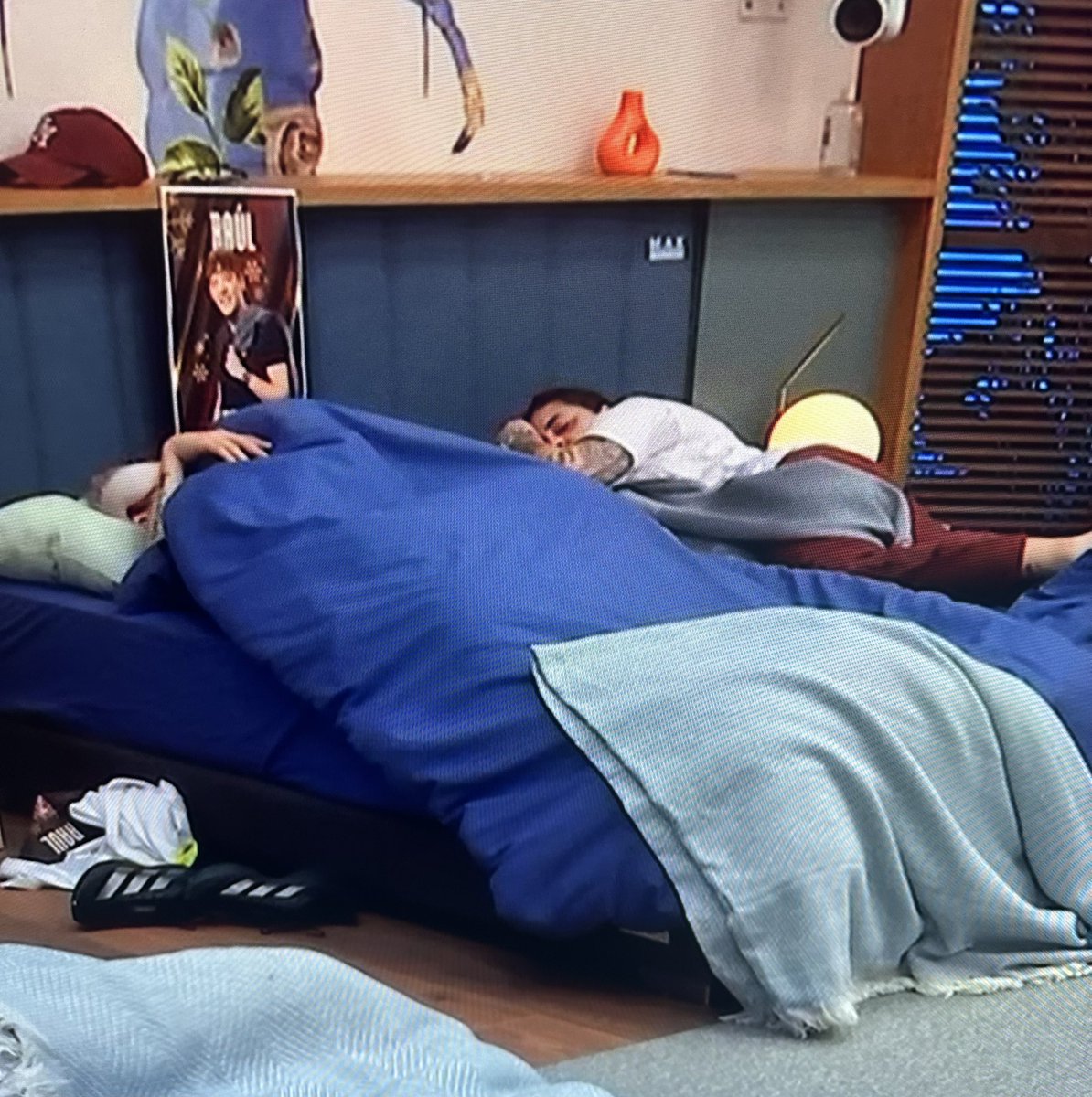 Inmabb14's tweet photo. 00:15 .
Último día en la casa de Gh20.
Además de otras cosas nos preguntamos por qué no ha funcionado.
Nada más que decir.
#GH17D @ghoficial https://t.co/ZaQPwJPhg8