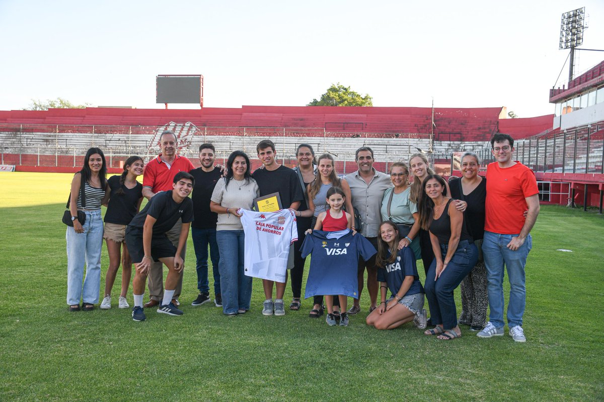 🔴⚪️ #HockeyMasculino

Ciruja mundialista 🇦🇹

En La Ciudadela, se llevó a cabo la entrega de un reconocimiento a Luca Dulor, jugador de nuestra institución que representó a la selección nacional en el mundial Sub 20 de hockey masculino de la India. 

Estuvieron presentes nuestro