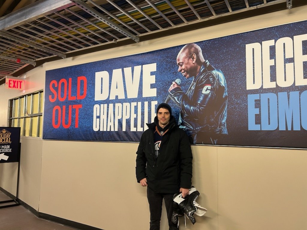 TravisStang's tweet image. If anyone knows Dave, tell him I was really looking forward to his show, a dream come true.
Unfortunately the crowd ruined it. I wish I could tell him that it was embarrassing to be in that crowd. That his work is amazing and wished he had a good show. #davechappelle
#chappelle