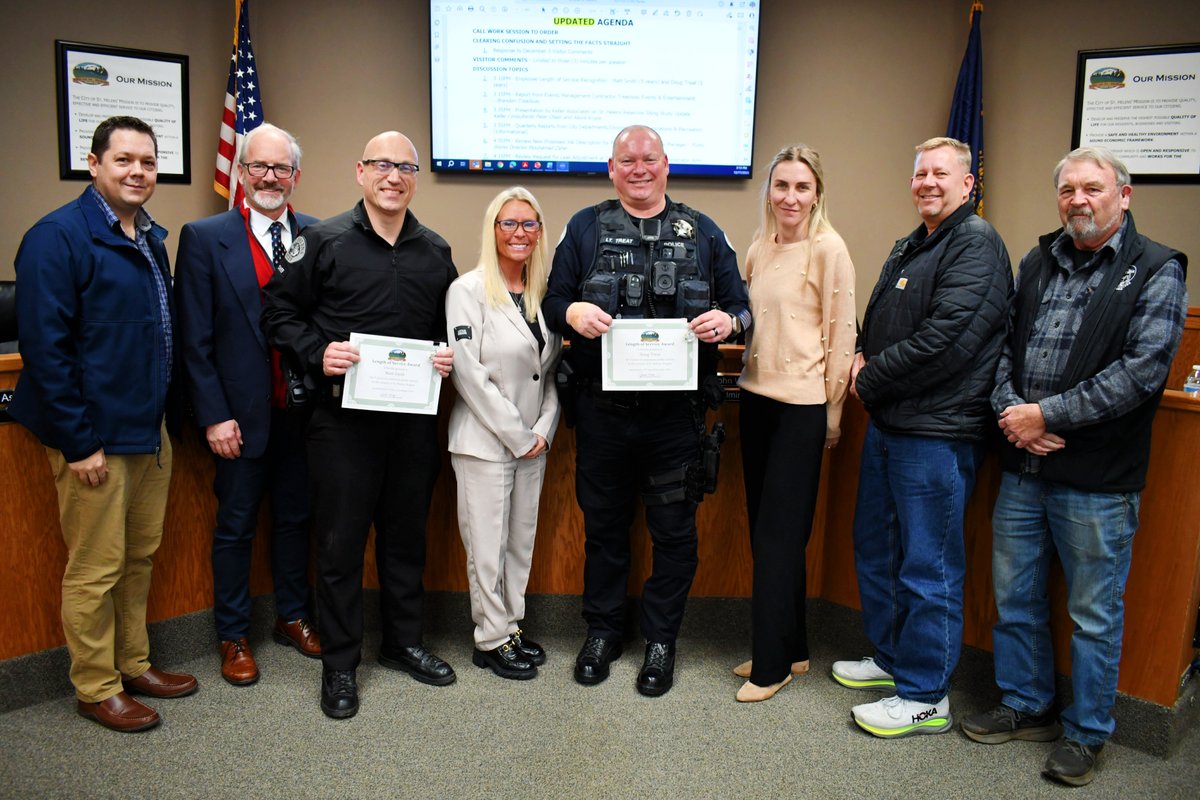 sthelens's tweet photo. @SHPD Chief Smith and Lt. Treat were recognized at today's St. Helens City Council meeting for reaching 5 years of service with the City of St. Helens. Congrats! https://t.co/KGS2A2Z3ZM