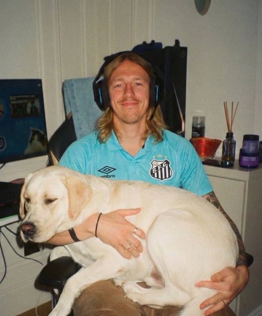 ComandoSantista's tweet image. E pensar que ele é fã do Santos

Safonov é foda!