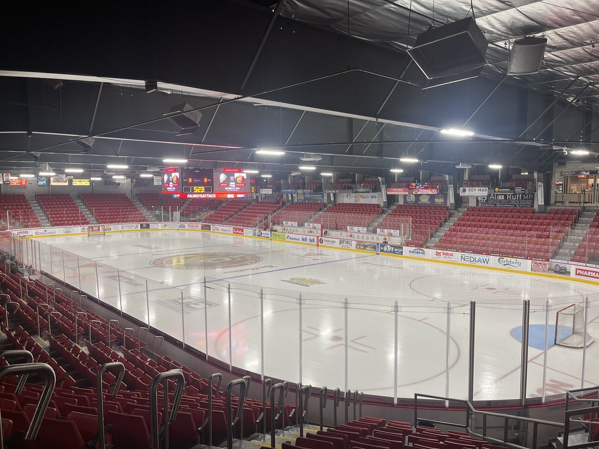 Good evening from the Bayshore! <a href="/AttackOHL/">Owen Sound Attack</a> take on London Knights, in final home game before break. Pregame in moments on 89.3 CFOS FM. Listen 🎧 bayshore.leanplayer.com/CFOSFM