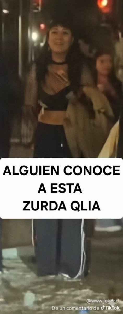 AustralErn9994's tweet photo. Delincuente de izquierda lanzando piedras a automovilistas que circulan en Plaza Italia https://t.co/tq3CxtHPXB