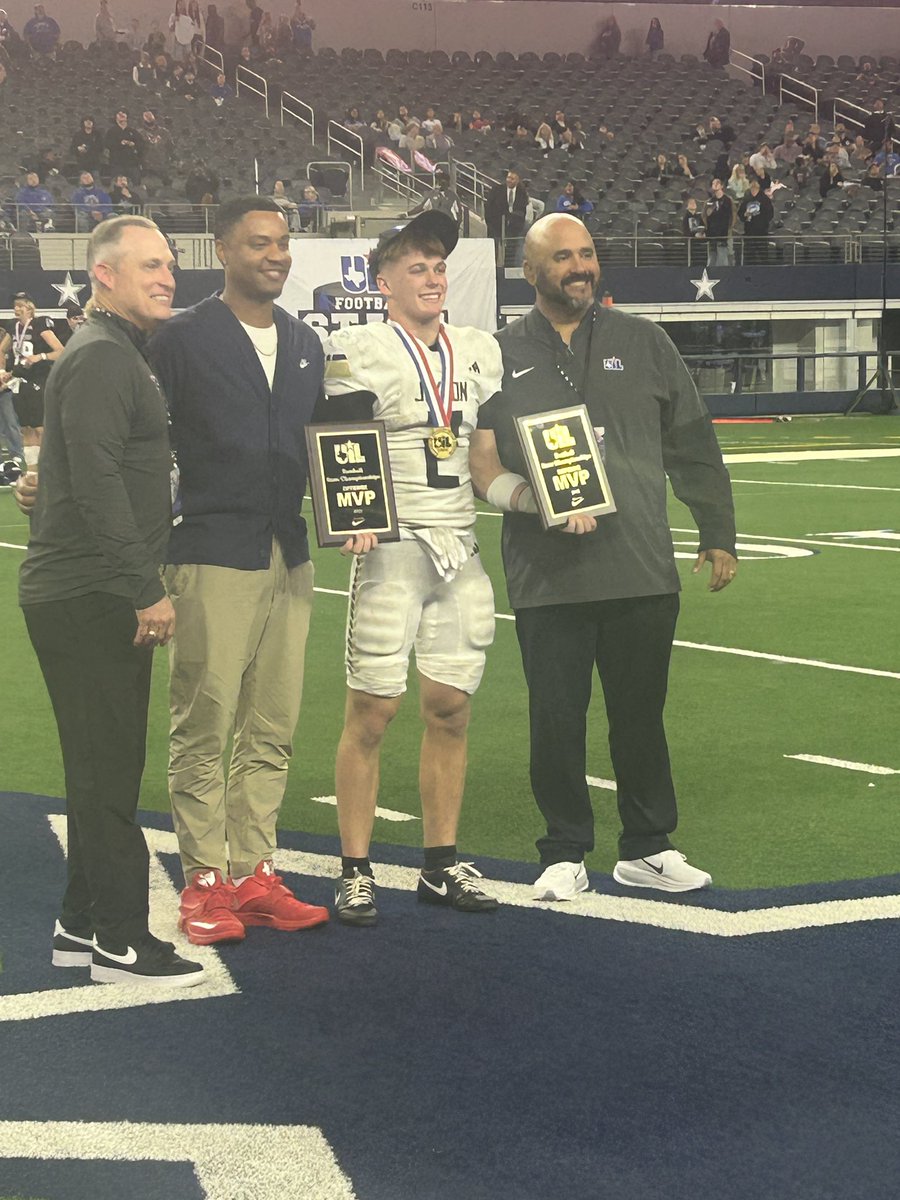 pchristy11's tweet photo. Bode Ham is HIM

1AD2 State Championship Offensive MVP &amp; Defensive MVP!

28 carries 430 yards rushing 10 touchdowns

Ham also was 3-4 passing for 118 yards for 3 Touchdowns!

Defensively Ham had 8 tackles 3 for a loss and I pass breakup

Ham-Tastic! https://t.co/I0mBUxNhf8