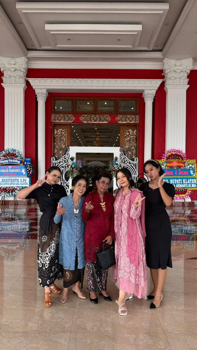 buian_86's tweet photo. saat bersama di Jogja ada yang mau married https://t.co/bKn0o0HjFo