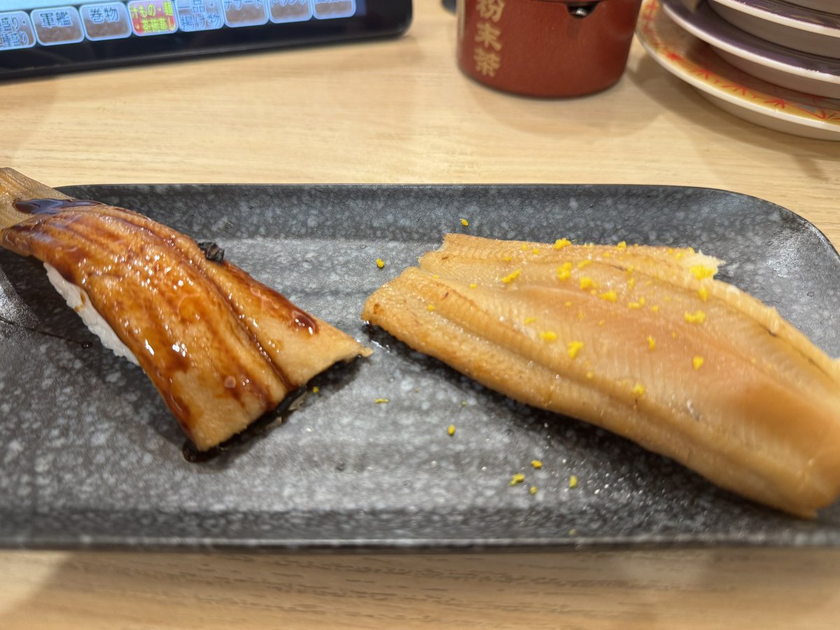 hiro0421shimo's tweet photo. 私ごとですが

本日12月18日は

8回目の【結婚記念日】です！

未だに笑いの絶えない家族ですが

これからも長続きします様に(*^^*)

結婚は【我慢】【忍耐力】が1番長続きする方法かと(笑)

早いですがこの間祝って来ました！

お寿司🍣うまーーーー=͟͞🍣 https://t.co/ZS3Up3iXX0